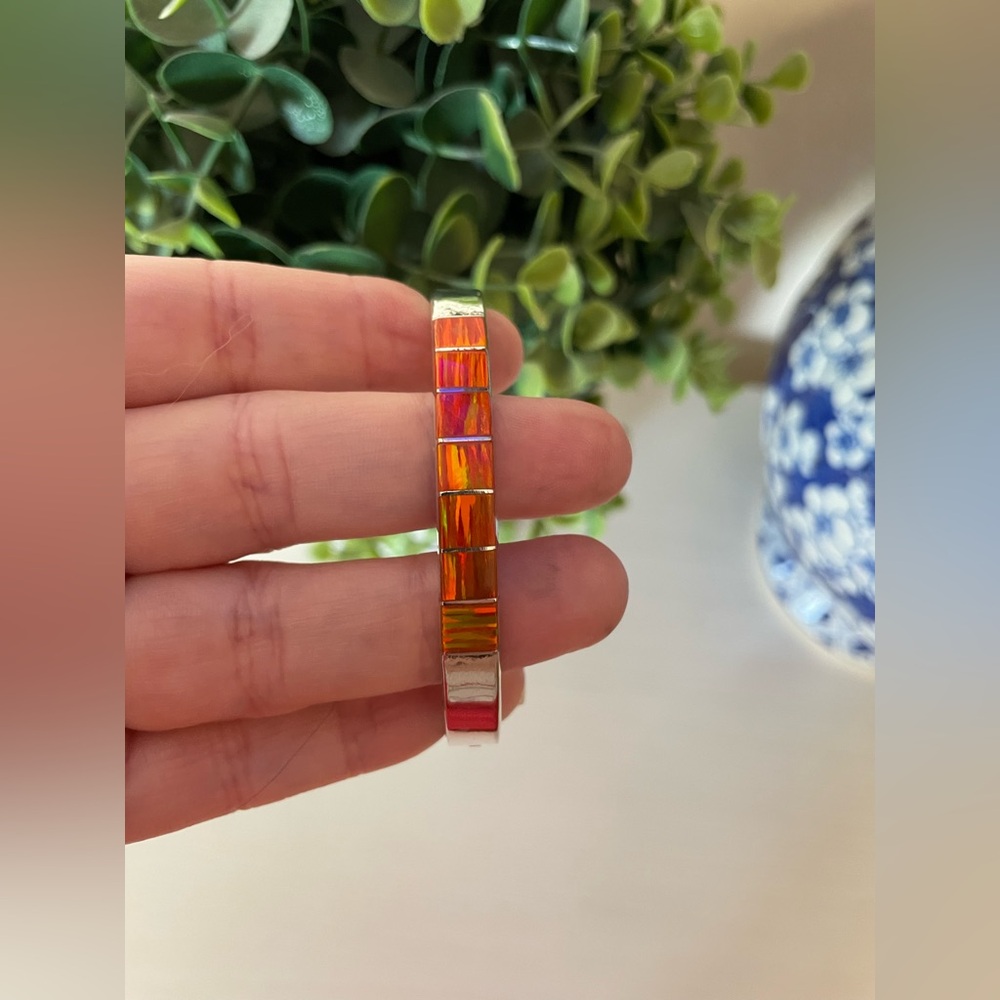 VINTAGE MEXICO STERLING SILVER ORANGE FIRE OPAL HINGED BANGLE BRACELET, 7" - Picture 4 of 9